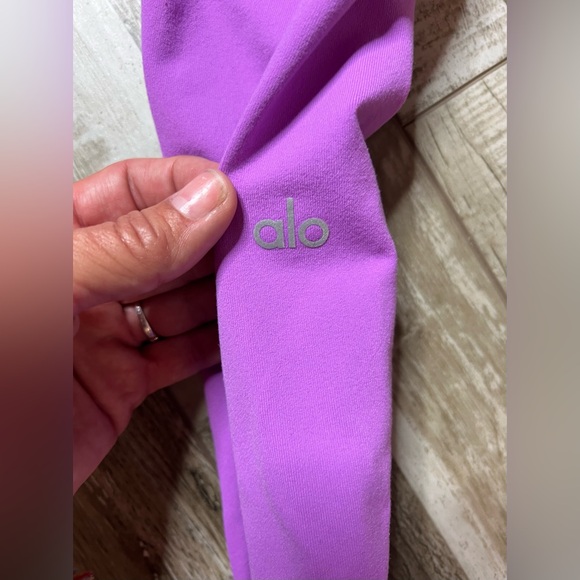 Alo Leggings - Picture 4 of 4